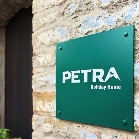 Petra Holiday Home Пиетрапертоза Екстериор снимка