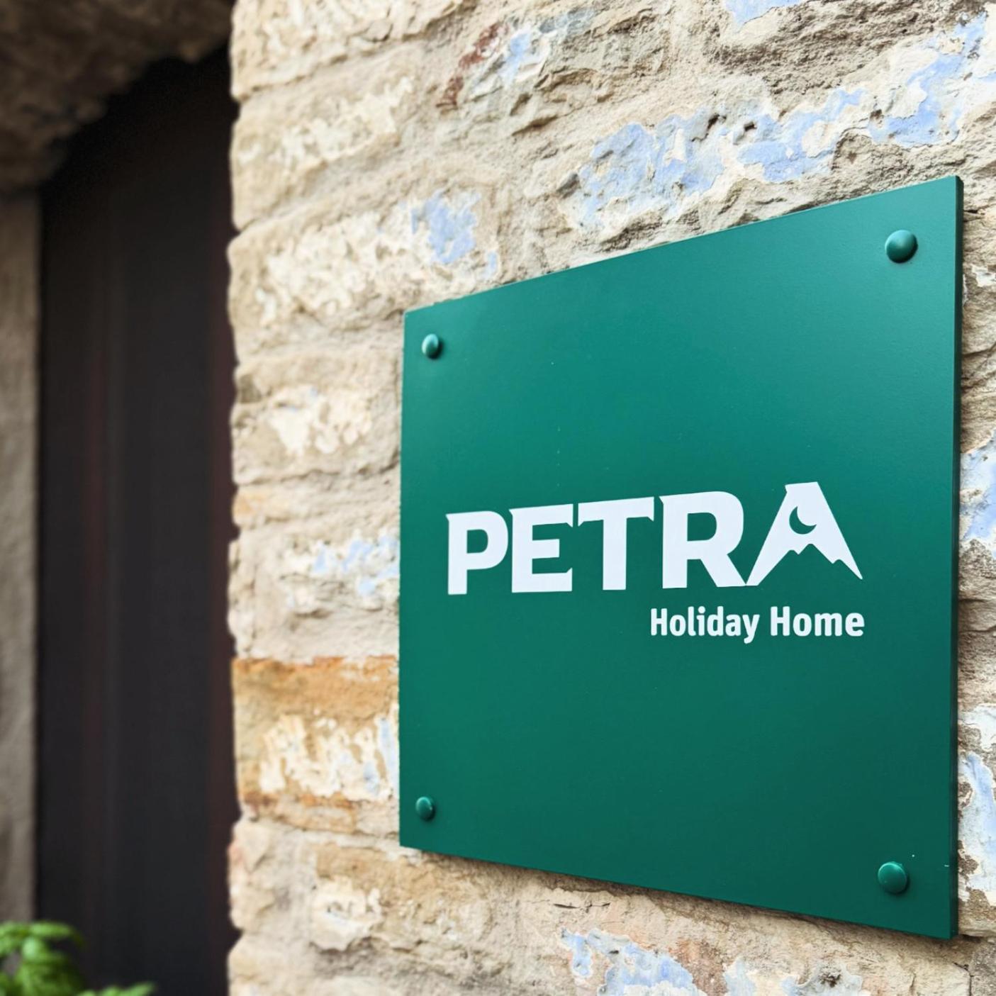 Petra Holiday Home Пиетрапертоза Екстериор снимка